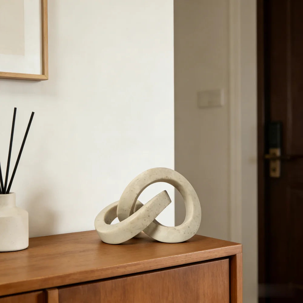 Nordic-Style Resin Knot Ornament, Minimalist Home Decor Sculpture for Bedrooms, Living Rooms and Offices, Abstract Art Decoration