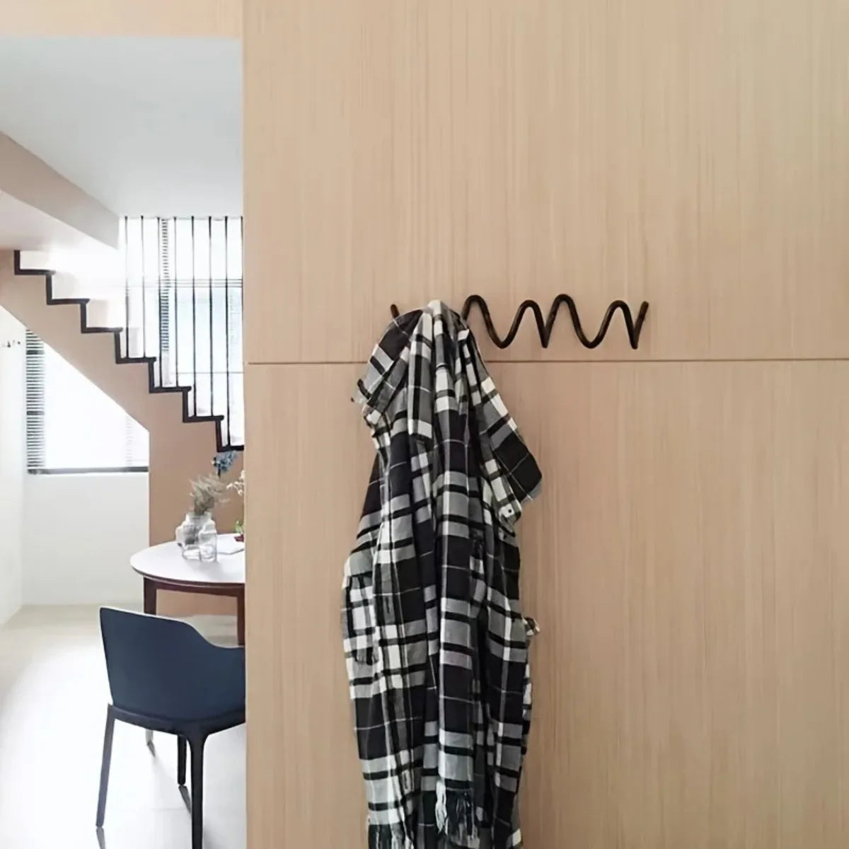 Wave-Shaped Metal Wall Hook, Silver/Black, Creative Coat Rack for Home, Hotel and Entrance Halls